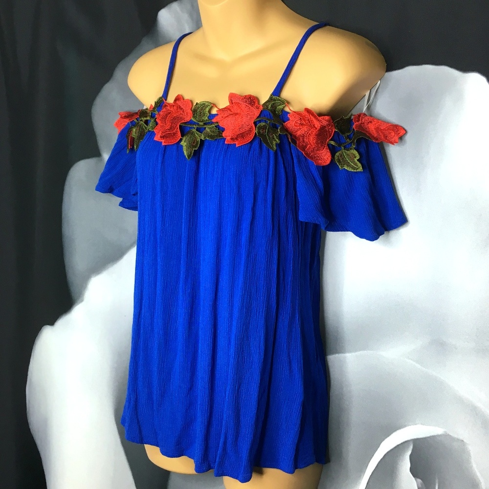 NWOT A'GACI Flower Applique Cold Shoulder Top